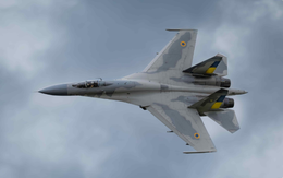 Su-27S Ukraine gây bất ngờ với lớp sơn mới