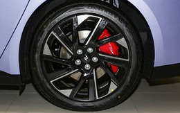 Mất thêm gần 18 triệu để nâng cấp lên phanh hiệu suất cao, người mua xe Trung Quốc chỉ nhận thêm được bộ vỏ đỏ bọc bên ngoài