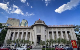 Lần đầu tiên Ngân hàng Nhà nước tăng giá bán USD lên trên 26.000 đồng, giá đô la chợ đen tiến sát mức đỉnh lịch sử