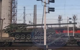 Pháo tự hành Koksan cấp tốc được điều động qua đường Crimea