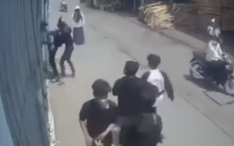 Phẫn nộ nam sinh bị đánh tập thể vào đầu, gục xuống đường