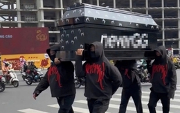 Vụ clip khiêng "quan tài" trước chợ Bến Thành: Ai đăng clip lên mạng xã hội?