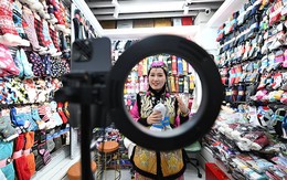 Trung Quốc lại khiến thế giới "đuổi không kịp" về khả năng ứng dụng công nghệ (P4): Hàng nghìn tiểu thương "ùn ùn" học cách sử dụng AI, DeepSeek để bán hàng xuyên biên giới