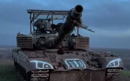 Ký hiệu chiến thuật đặc biệt trên xe tăng T-80 bị bắt giữ