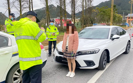 Người phụ nữ chi gần 500 triệu đồng mua xe mới, vừa lái ra đường đã bị chặn lại, CSGT tuyên bố: "Cô sẽ bị thu hồi giấy phép lái xe"