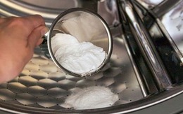 Rắc 1 nắm muối trắng vào máy giặt, tưởng nghịch dại ai ngờ hiệu quả hơn cả "vàng mười"