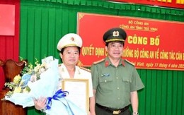 Trao quyết định của Bộ trưởng Bộ Công an về công tác cán bộ