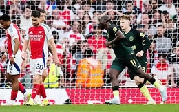 Arsenal đầu hàng, Liverpool ung dung tiến gần đến chức vô địch