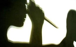 Người đàn ông bị vợ cứa cổ khi đang ngủ