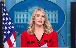 Phát ngôn viên Nhà Trắng bị chế giễu vì mặc váy may ở Trung Quốc