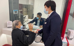 Thay mới thẻ ATM cũ, người phụ nữ phát hiện tài khoản có thêm 1,7 tỷ đồng, ngân hàng khẳng định: Sao kê không tìm thấy người đã chuyển khoản nhầm?