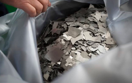 Tuyên bố dừng áp thuế, Trung Quốc nhắm thẳng vào lĩnh vực Mỹ không thể sản xuất dù chỉ 1 gram: Cả thế giới lo sợ nguồn cung gián đoạn nghiêm trọng, các nhà máy ô tô phải đóng cửa