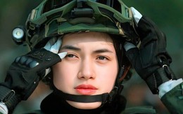 Chân dung nữ hạ sĩ thu hút mọi ánh nhìn khi tập diễu binh
