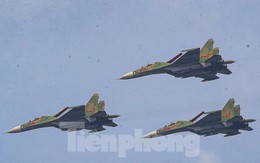 Xem tiêm kích Su30-MK2 lần đầu tập thả bẫy nhiệt trước thềm đại lễ 30/4