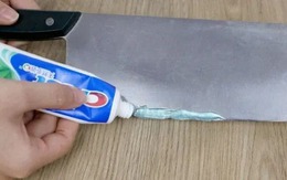 Bôi kem đánh răng lên lưỡi dao, hiệu quả "vàng mười" đến nỗi người người đua nhau làm