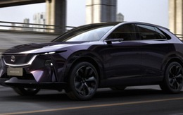 Mazda EZ-60 ra mắt: Dáng coupe như CX-30, dài gần bằng CX-8, màn hình 5K khổng lồ, bản điện chạy 600km/sạc, hybrid chạy 160km không cần xăng