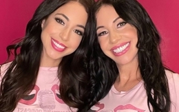 Người mẹ 65 tuổi bị nhầm là chị em sinh đôi với con gái 34 tuổi