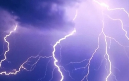 Thực hư con số hơn 23.000 cú sét đánh ở miền Bắc sáng nay