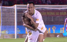 Tiền vệ Việt kiều giá 4,5 tỷ lập siêu phẩm khó tin, đưa đội "ngựa ô" vào top 4 V.League