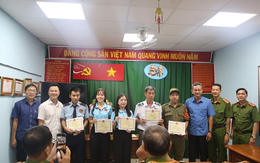 Người đàn ông nước ngoài đến ngân hàng yêu cầu mở tài khoản, nhân viên Agribank kiểm tra giấy tờ thấy bất thường liền báo công an và được khen thưởng