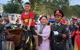 Ngọc Lan đưa con trai đi xem sơ duyệt diễu binh, "lăn lê bò toài" để có được khoảnh khắc này cùng các chiến sĩ