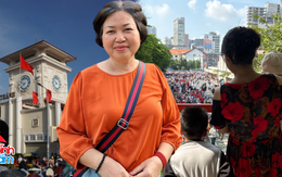 Hội con cưng đưa bố mẹ vào TP.HCM xem diễu binh, "hưởng" lễ 30/4: Cứ quay sang là thấy đang livestream, chụp ảnh tràn bộ nhớ