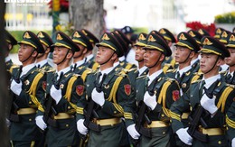 Quân đội Trung Quốc hát vang 'Như có Bác Hồ trong ngày vui đại thắng' khi diễu binh ở TP.HCM