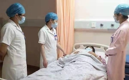 Người phụ nữ phát hiện ung thư, bác sĩ nhìn vào tủ lạnh liền hét lớn: “Ăn 3 thứ này dạ dày bằng sắt cũng hỏng”