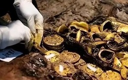 Người nông dân đang làm đồng vô tình phát hiện một hộp gỗ chứa 70kg vàng