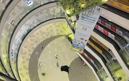 Hãy ngưng miệt thị người "rơi lầu" tại Vạn Hạnh Mall