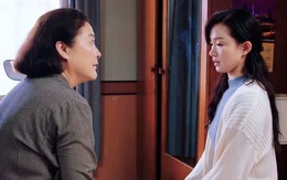 Linh tính mách bảo, tôi check camera và phát hiện phòng bếp mù mịt khói đen, vội chạy về nhà, mẹ chồng còn ngơ ngác hỏi sao về sớm thế!