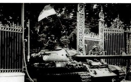 Tiếp nhận bức ảnh lịch sử 'Xe tăng tiến vào Dinh Độc Lập trưa ngày 30/4/1975'