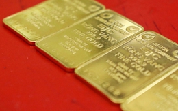 Giá vàng hôm nay 30/4: Căng thẳng thương mại Mỹ - Trung hạ nhiệt, vàng đi xuống