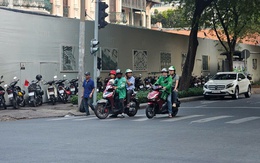 Ngoài hàng quán, bãi giữ xe, một dịch vụ bất ngờ “hốt bạc” trong ngày diễu binh, diễu hành