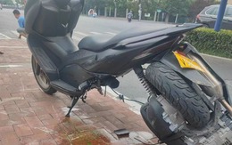 Xe tay ga Trung Quốc với mức giá gần 100 triệu đồng đang đi thì 'đánh rơi' động cơ giữa đường