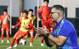 Đối thủ "đại gia" châu Á hết lời khen tuyển Việt Nam, than khó trước thầy trò HLV Cristiano Roland