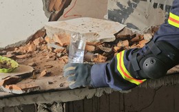 Những chai nước úp ngược giúp đoàn cứu hộ Việt Nam cảnh báo rung chấn tại Myanmar