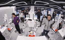 Sự thật ở căn cứ “đắp da, đắp thịt” cho robot hình người Trung Quốc: Một thứ phải làm đến 600 lần/ngày