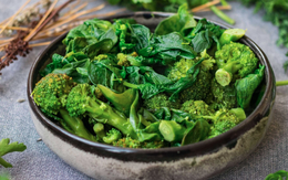 CDC Mỹ xếp hạng 4 loại rau cải tốt nhất cho sức khỏe, chợ Việt có tất, chỉ vài nghìn một mớ cả nhà ăn no