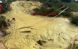 Hiện tượng lạ ở Phú Yên: Nứt đất, bùn trào lên