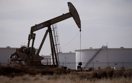 Giá dầu giảm gần 4% khi Mỹ bắt đầu áp thuế 104% đối với Trung Quốc