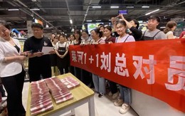 Đầu tư vàng lời 35 tỷ, ông chủ siêu thị lập tức chia toàn bộ cho nhân viên vì lời "nói dối" năm xưa