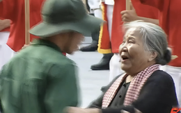 Cuộc sống của nữ NSƯT lấy nước mắt triệu người ở lễ diễu binh 30/4, nhạc nổi lên là khóc