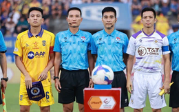 Bi hài V.League: Trọng tài quên luật, gây bức xúc vì không cho CLB Hà Nội thay Việt kiều