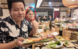 Khoa Pug sốc nặng khi lên Google tra tên người phụ nữ cứ nhìn mình trong quán ăn, hoang mang vì không nghĩ chuyện này lại xảy ra