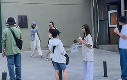 Bức ảnh khiến MXH bùng nổ: Cuộc hội ngộ của 2 nhân vật từng dính vào bê bối ngoại tình khiến dân mạng phải xuýt xoa về cách dạy con