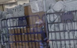 Mỹ giảm thuế hàng giá trị thấp từ Trung Quốc xuống còn 54%