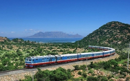 Chuyến tàu chạy 300km vừa nâng cấp thành chất lượng cao: Vé rẻ ngang xe khách mà được nhận xét "5 sao"