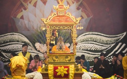 Cận cảnh xá lợi Phật tại chùa Quán Sứ