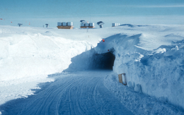 NASA phát hiện cơ sở hạt nhân tối mật của Mỹ ẩn dưới lớp băng dày